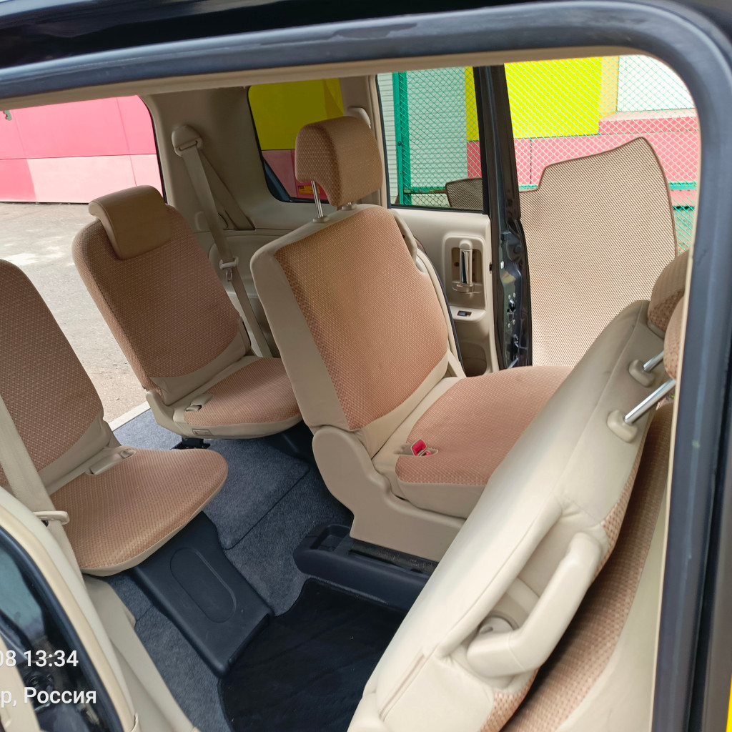 Toyota Sienta - фото 7
